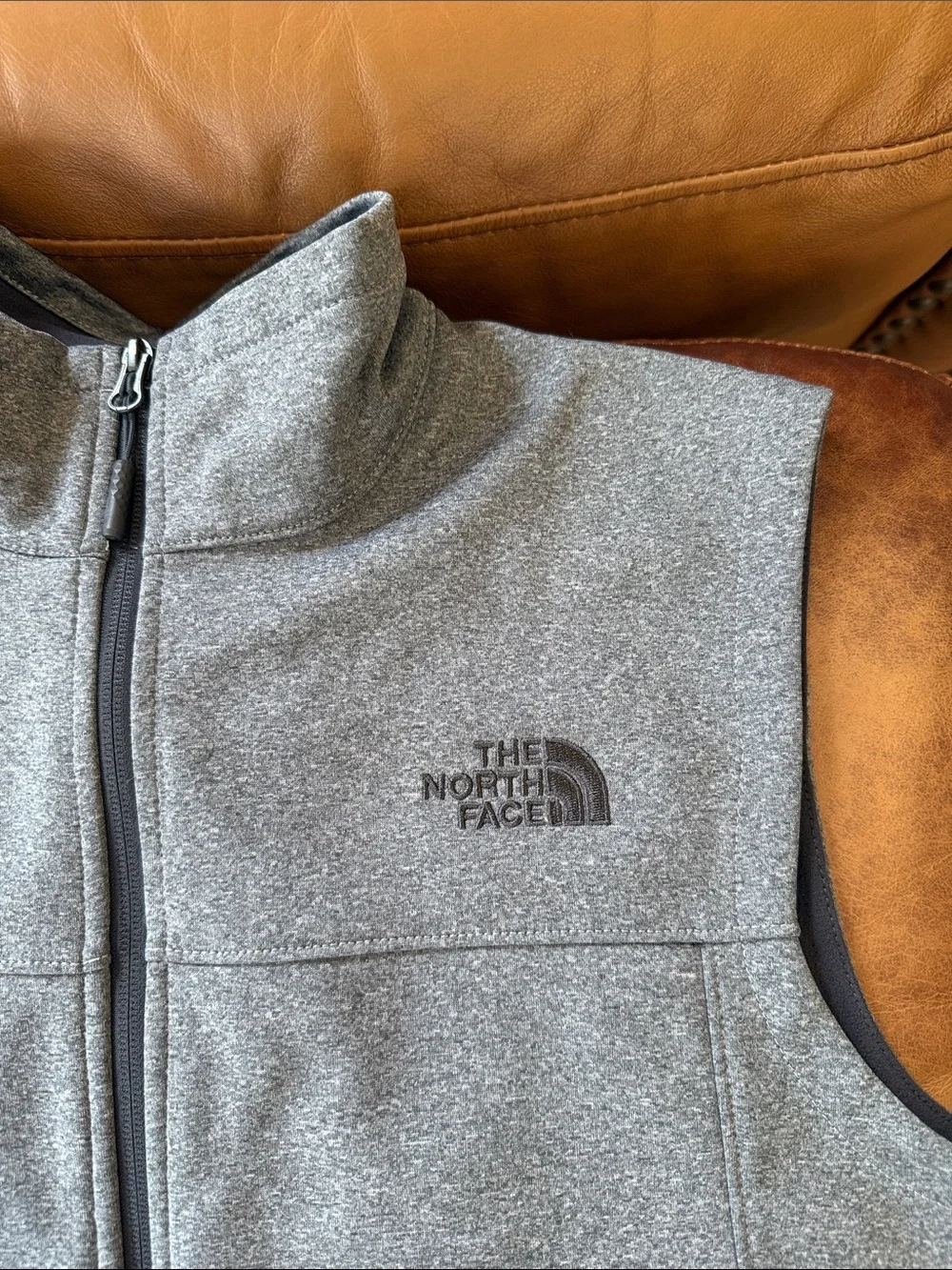 The North Face Men’s WindWall Full Zip Softshell Vest Sz Medium Light Grey Black